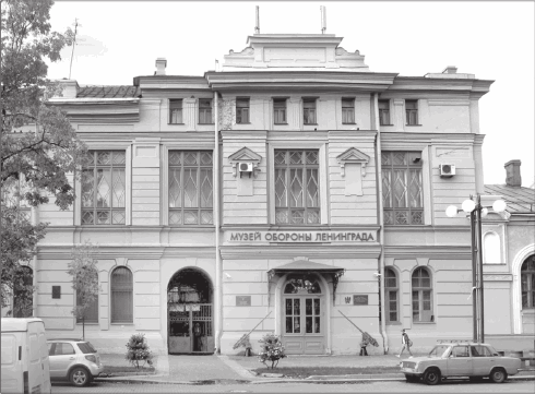 Путеводитель по Петербургу. Увлекательные экскурсии по Северной столице. 34 маршрута - i_060.png