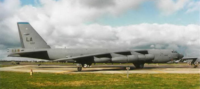 Энциклопедия современной военной авиации 1945 – 2002 ч 3 Фотоколлекция - pic_48.jpg