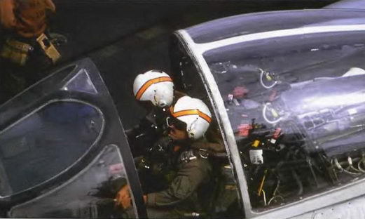 Энциклопедия современной военной авиации 1945 – 2002 ч 3 Фотоколлекция - pic_54.jpg