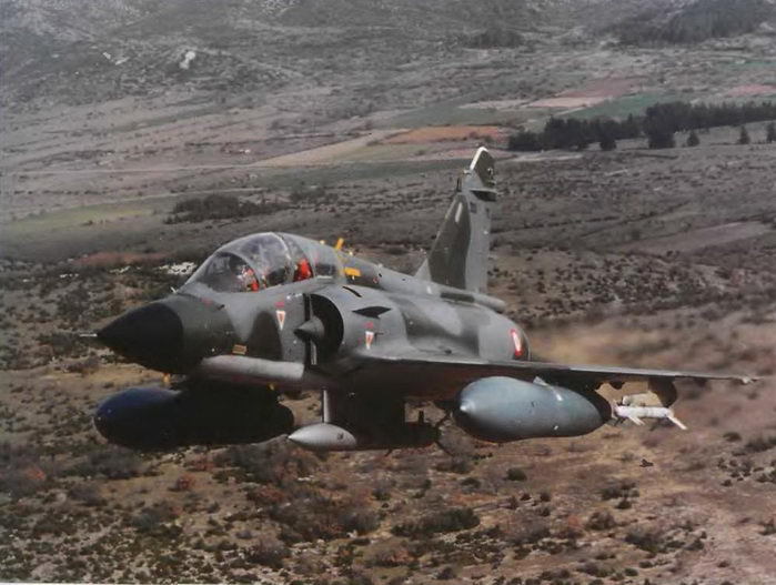 Энциклопедия современной военной авиации 1945 – 2002 ч 3 Фотоколлекция - pic_102.jpg