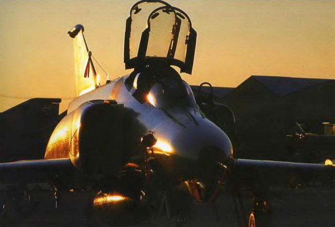 Энциклопедия современной военной авиации 1945 – 2002 ч 3 Фотоколлекция - pic_89.jpg