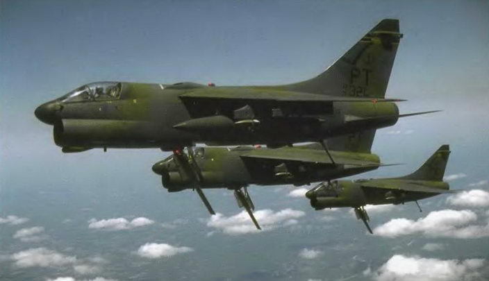 Энциклопедия современной военной авиации 1945 – 2002 ч 3 Фотоколлекция - pic_207.jpg