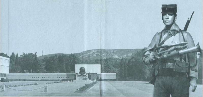 Повседневная жизнь Французского Иностранного легиона: «Ко мне, Легион!» - i_002.jpg