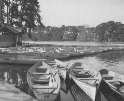 Повседневная жизнь современного Парижа - i_026.jpg