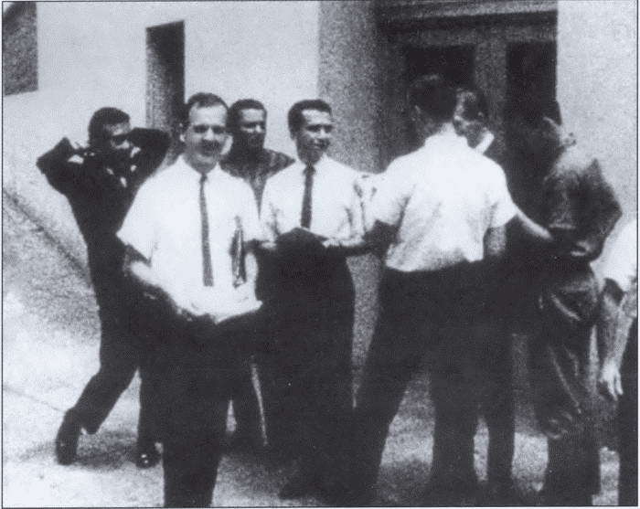 Убийство президента Кеннеди. Ли Харви Освальд — убийца или жертва заговора? - i_013.jpg