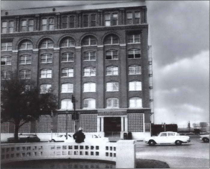 Убийство президента Кеннеди. Ли Харви Освальд — убийца или жертва заговора? - i_024.jpg