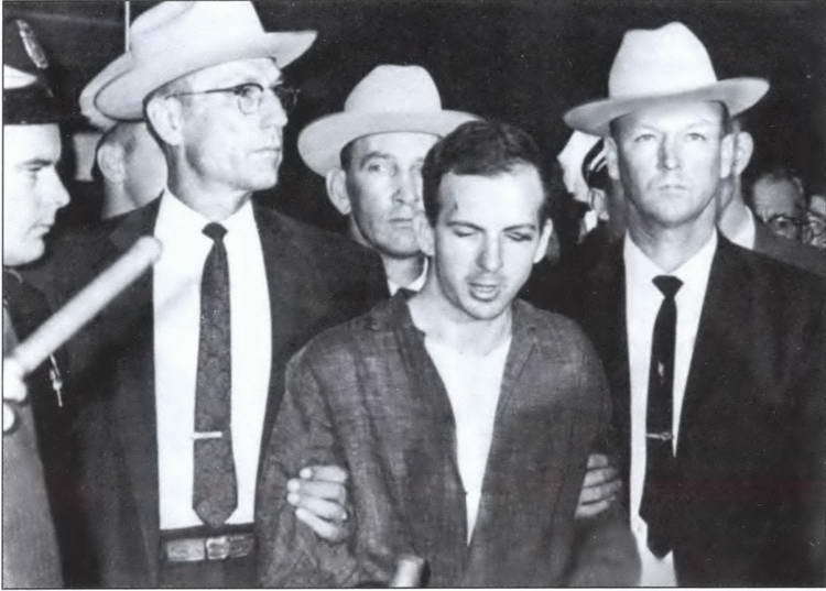 Убийство президента Кеннеди. Ли Харви Освальд — убийца или жертва заговора? - i_028.jpg