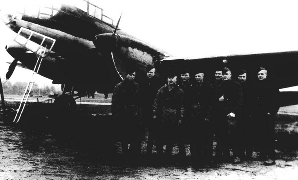 Дальний бомбардировщик Ер-2. Самолет несбывшихся надежд - i_035.jpg