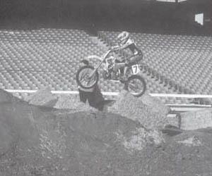 Профессиональные приемы вождения кроссового мотоцикла и эндуро (ЛП) - i_076.jpg