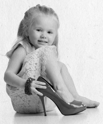 Девочка. Девушка. Женщина - i_062.jpg