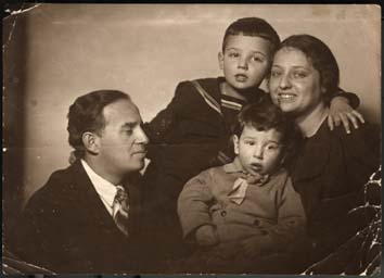 Отец Александр Мень. Христов свидетель в наше время - men_fam.jpg