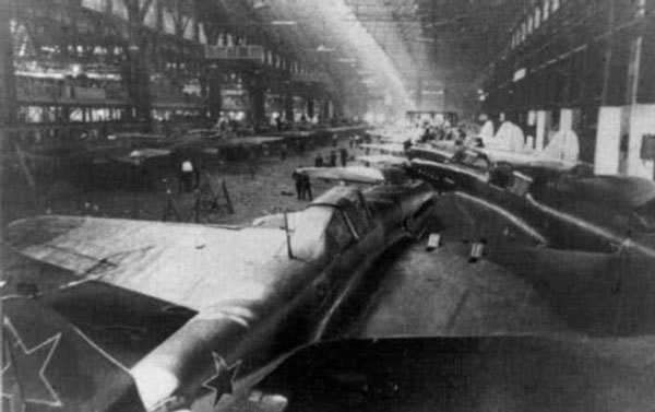 Лаптежник против «черной смерти». Обзор развития и действий немецкой и советской штурмовой авиации в ходе Второй мировой войны - i_024.jpg