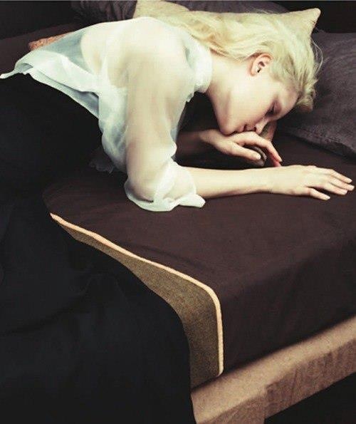 История Лотты - bed.jpg