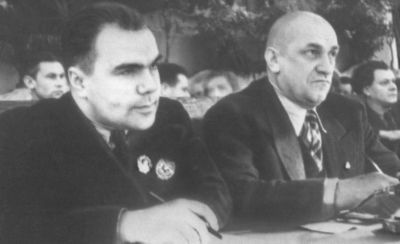 Повседневная жизнь советских писателей. 1930— 1950-е годы - i_013.jpg