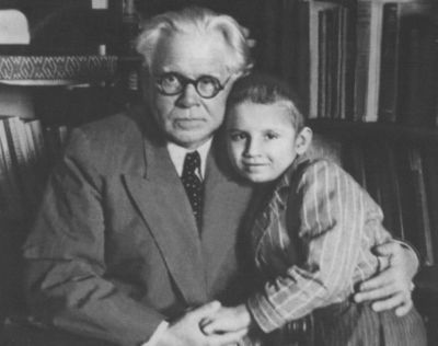 Повседневная жизнь советских писателей. 1930— 1950-е годы - i_051.jpg
