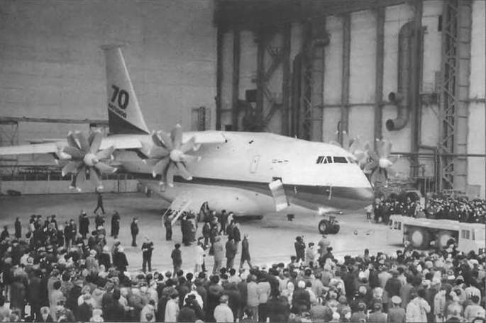 Энциклопедия современной военной авиации 1945-2002: Часть 1. Самолеты - pic_592.jpg