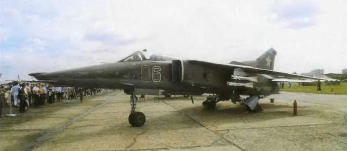 Энциклопедия современной военной авиации 1945-2002: Часть 3. Фотоколлекция - pic_154.jpg