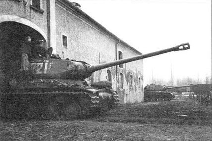 У стен Берлина - i_008.jpg