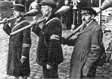 У стен Берлина - i_022.jpg