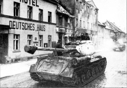 У стен Берлина - i_029.jpg