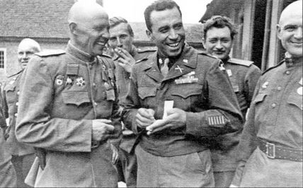 У стен Берлина - i_035.jpg