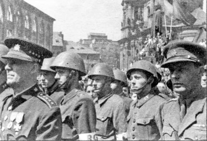 У стен Берлина - i_039.jpg