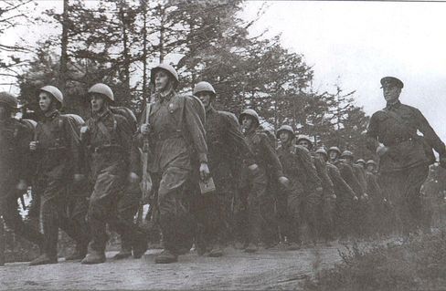 У стен Ленинграда - i_016.jpg