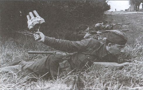 У стен Ленинграда - i_019.jpg