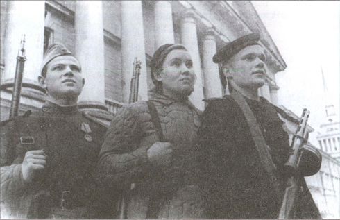 У стен Ленинграда - i_041.jpg