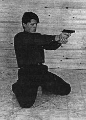 Шаг-маятник. Искусство уклонения от выстрелов, методы скоростной стрельбы и техника обезоруживания - _08.jpg