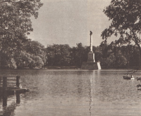 В садах Лицея. На брегах Невы - i_039.jpg