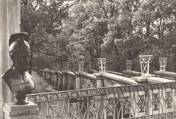 В садах Лицея. На брегах Невы - i_048.jpg