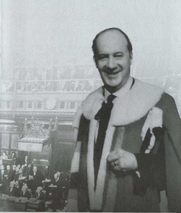 Повседневная жизнь британского парламента - i_004.jpg