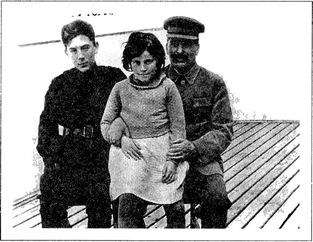 Сталинизм. Народная монархия - i_022.jpg