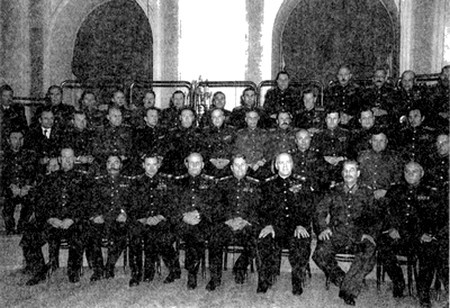 Сталинизм. Народная монархия - i_032.jpg