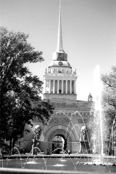 Легендарные улицы Санкт-Петербурга - i_001.jpg