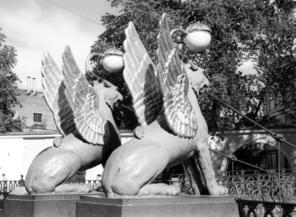 Легендарные улицы Санкт-Петербурга - i_003.jpg