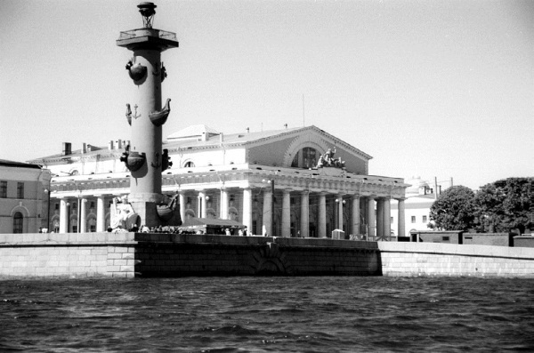 Легендарные улицы Санкт-Петербурга - i_004.jpg