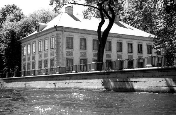 Легендарные улицы Санкт-Петербурга - i_009.jpg