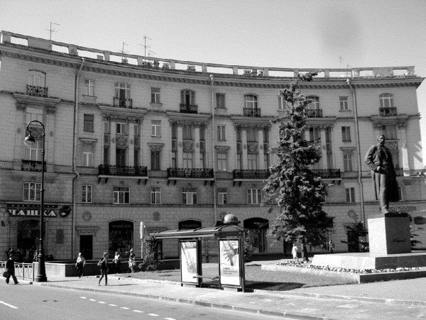 Легендарные улицы Санкт-Петербурга - i_023.jpg