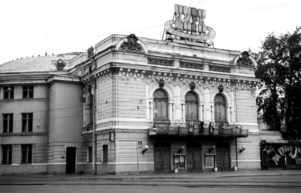 Легендарные улицы Санкт-Петербурга - i_042.jpg