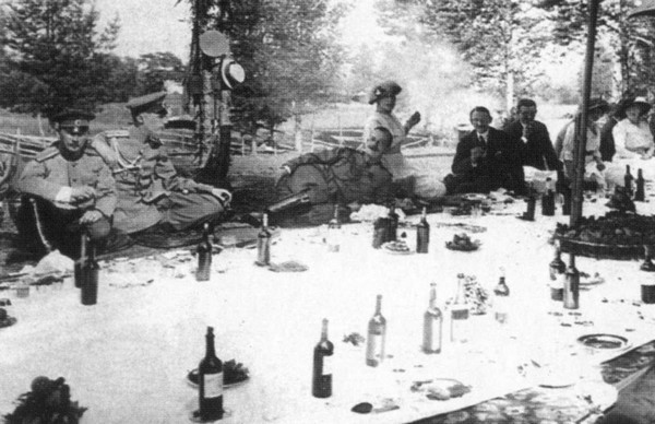 Партер и карцер. Воспоминания офицера и театрала - i_026.jpg