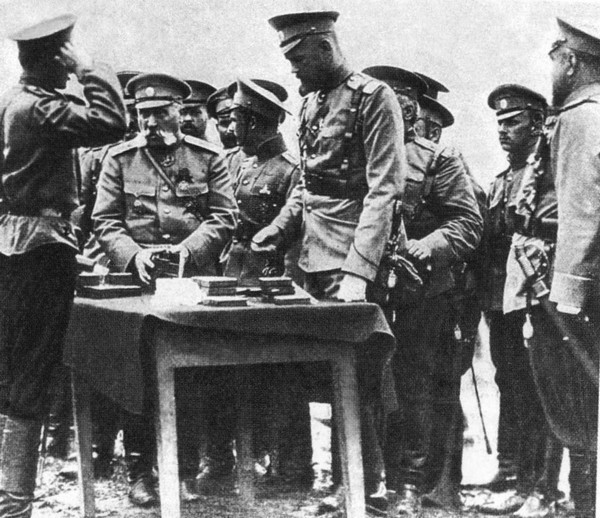 Партер и карцер. Воспоминания офицера и театрала - i_031.jpg