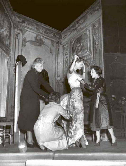 Тайны парижских манекенщиц (сборник) - i_012.jpg