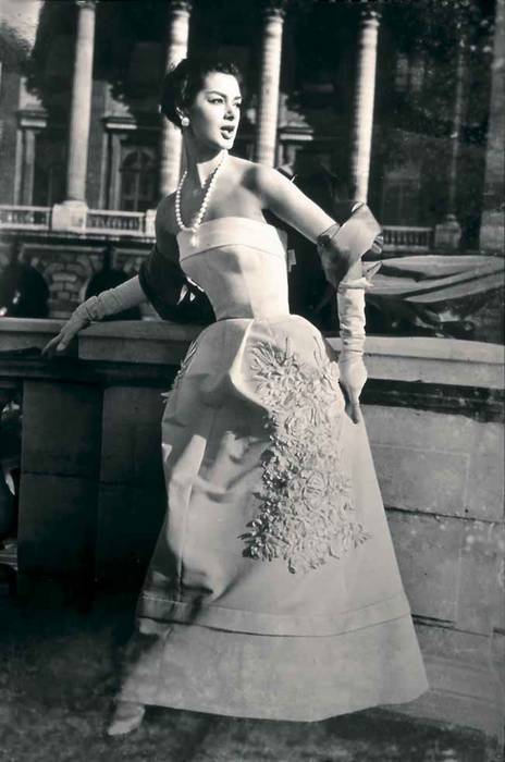 Тайны парижских манекенщиц (сборник) - i_039.jpg