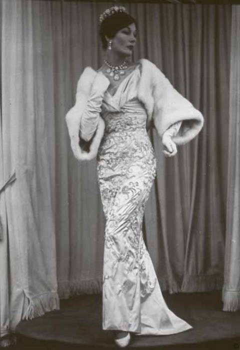 Тайны парижских манекенщиц (сборник) - i_133.jpg