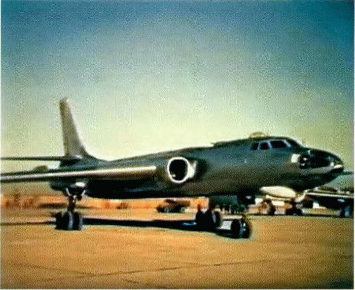 Решающий шаг к миру. Водородная бомба с атомным обжатием РДС-37 - i_088.jpg