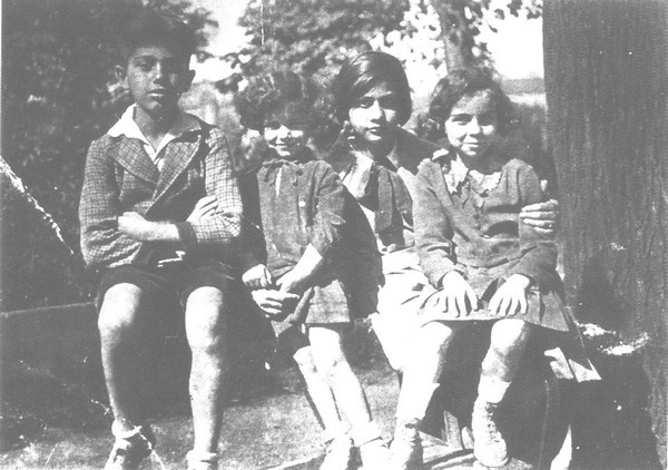 Прыжок в темноту. Семь лет бегства по военной Европе - i_001.jpg