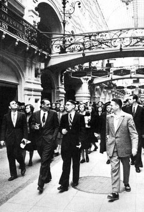 Встреча на Эльбе. Воспоминания советских и американских участников Второй мировой войны - i_034.jpg