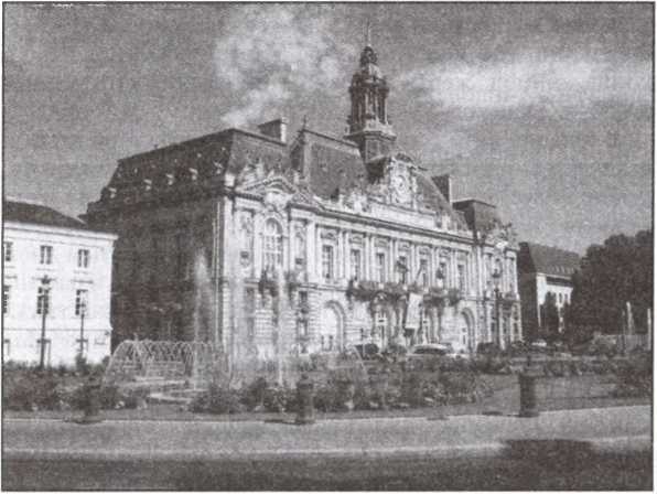 Блистательный Париж. История. Легенды. Предания - i_010.jpg